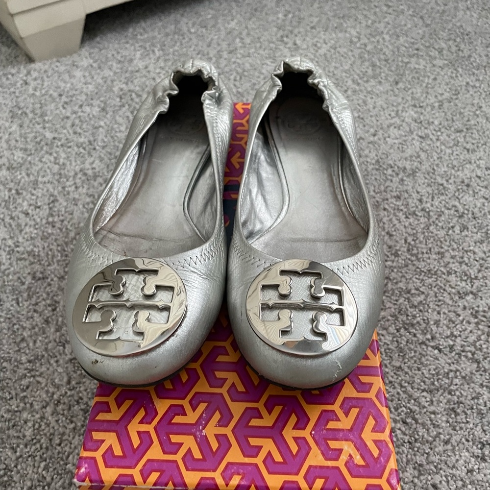 Tory Burch silver classic reva ballet flat size 8